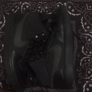 nike basketball mid shoe (black)